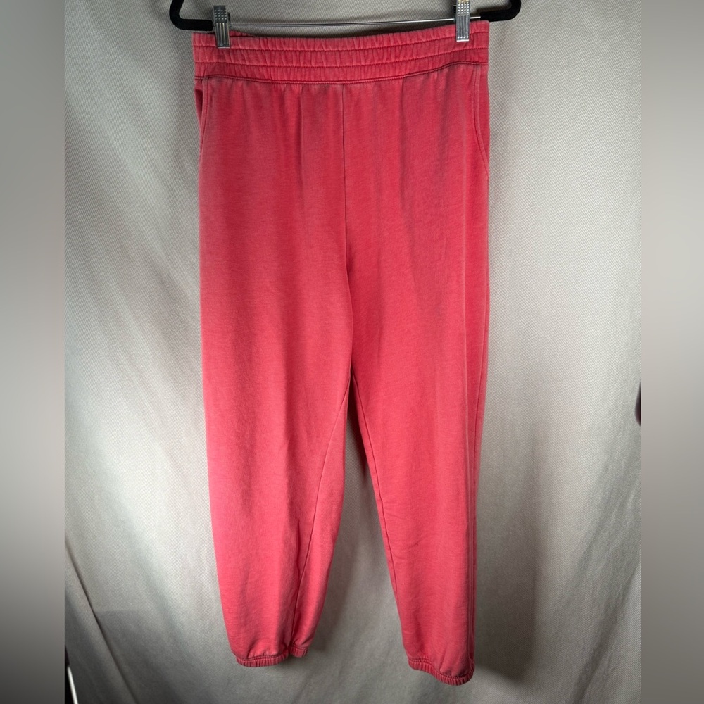 American Eagle Classic High-Waisted Sweatpants w/ Pockets - Medium in Washed Red